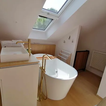 Au Verger בית הארחה